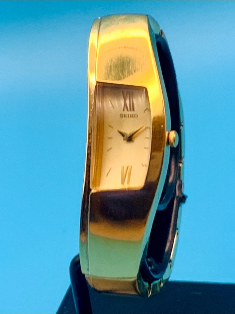 SEIKO 1F20-0AL0 Women’s Vintage Rare Curved Tank Style Wristwatch Works New Batt